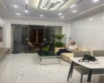 BÀN NHÀ PHỐ HOÀNG HOA THÁM ,GẦN HỒ TÂY LỘNG GIÓ .