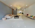 Gấp bán nhà Thủ Đức, giá 32.5 tỷ, 6 tầng, dt 440m2, gần MT Lê Văn Việt.