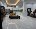 Cho thuê nhà Bồ Đề nguyên căn 40 m 4 tầng 13tr thương lượng !